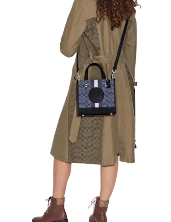 Dempsey tote 22 in signature jacquard with coach patch Clearance