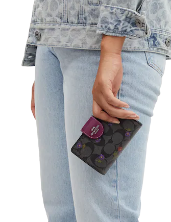 Coach medium corner zip wallet in signature discount canvas