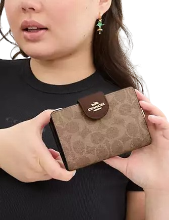 ♪COACH♪Medium Corner Zip Wallet In Signature Canvas Coach Medium Corner Zip Wallet In Signature Canvas | Brixton