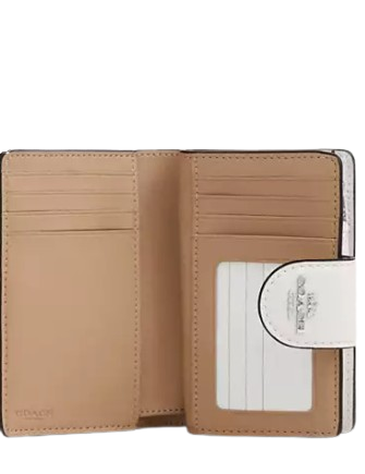 【COACH】Medium Corner Zip Wallet In Signature Leather Coach Medium Corner Zip Wallet With Signature Leather – Bend