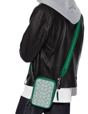 Coach messenger crossbody in top signature jacquard