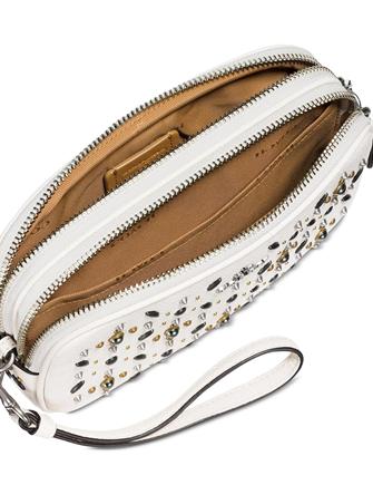 Coach clutch with 2025 rivets