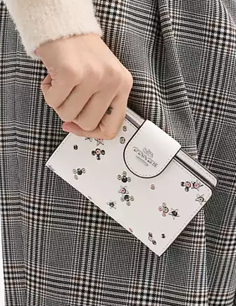 Coach Medium Corner Zip Wallet With Star Print Chalk