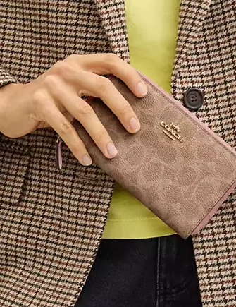 Coach Medium Id Zip Wallet In Signature Canvas Tan Pink Petal