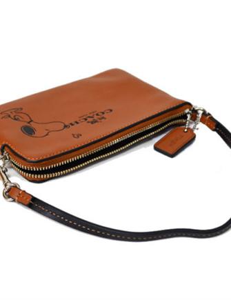 Coach Peanuts Snoopy Kiss L-Zip Wristlet